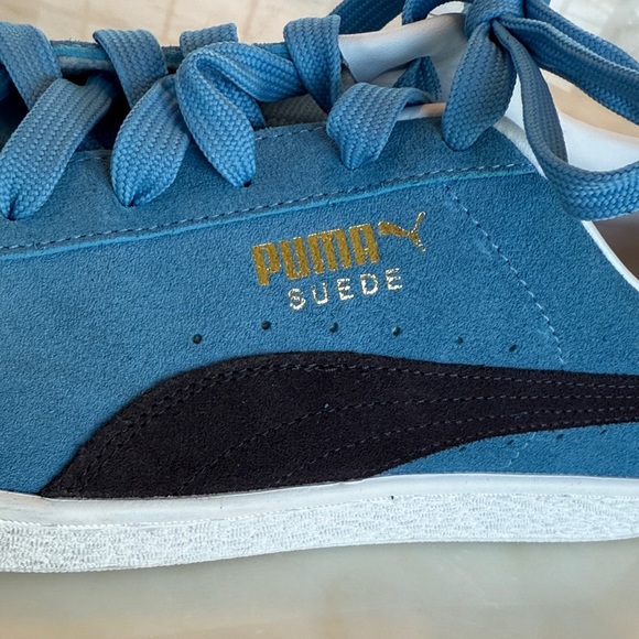 Men’s Puma Suede Blue Sneakers with dark blue Stripe - Picture 8 of 10